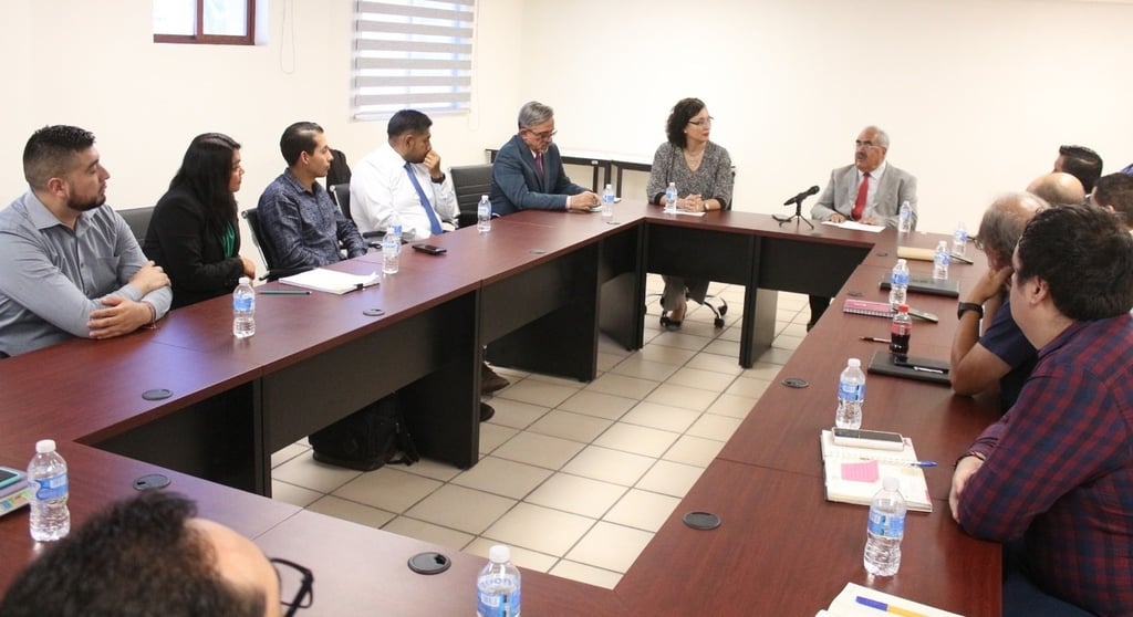 La maestra Wallander resaltó la importancia del compromiso de todo el equipo de la UJED que forma parte de la Administración Central, donde la Contraloría figura como enlace.