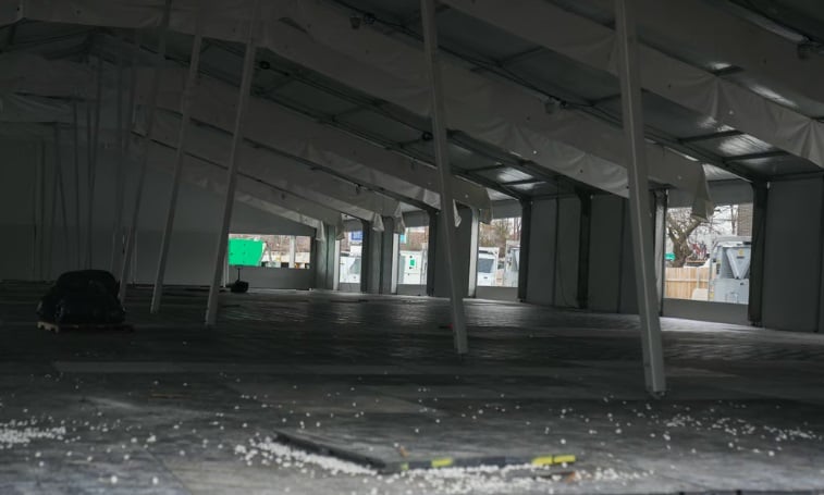 Illinois cancela construcción de campamento para migrantes