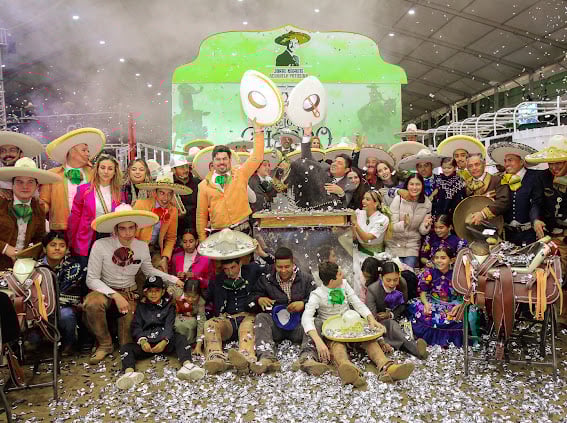 Los integrantes del equipo potosino celebraron la obtención de una histórica corona nacional. (Especial)
