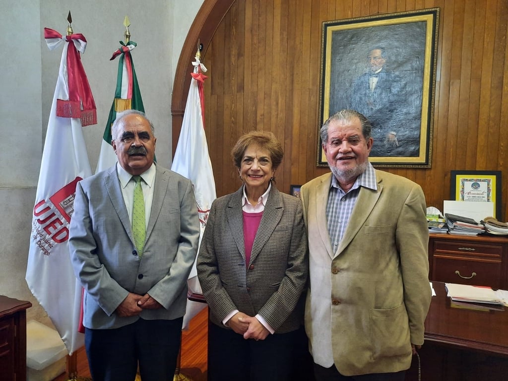 Los resultados fueron sumamente positivos, ya que le valieron a la UJED una acreditación de calidad a la gestión institucional liderada por el maestro Rubén Solís Ríos (izq).