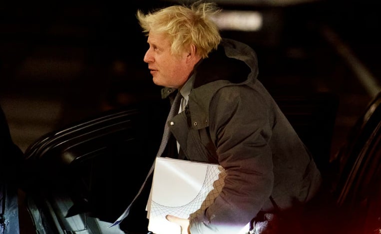 Boris Johnson defiende su gestión en Reino Unido