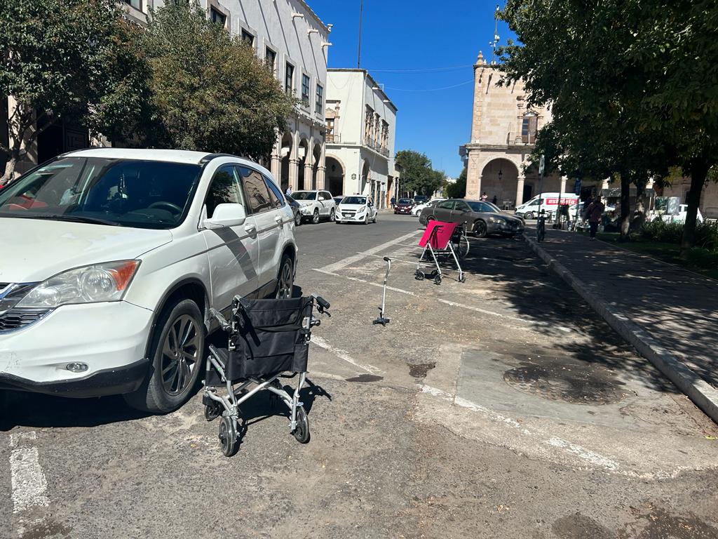 Proponen ampliar número de estacionamientos para personas con discapacidad en la IV Centenario