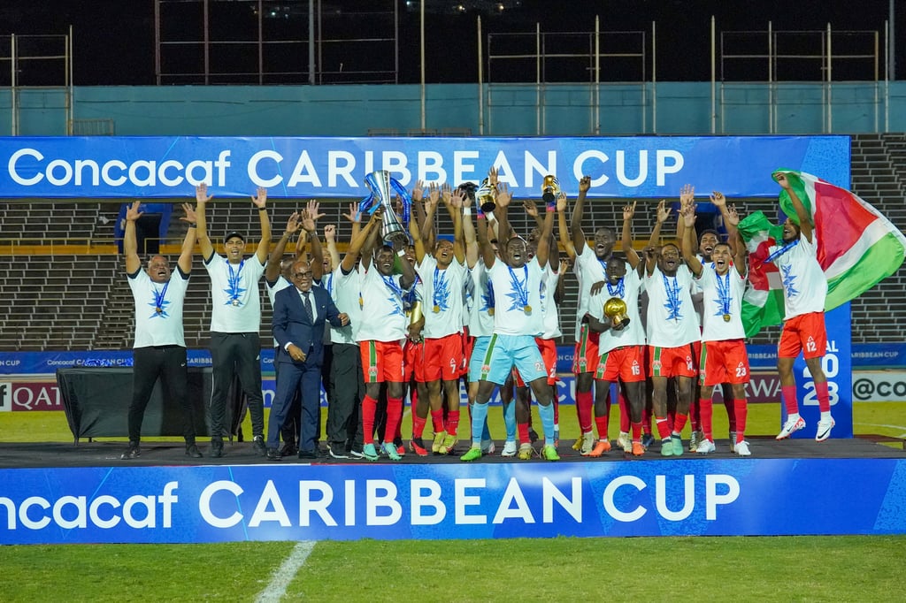 Goles tardíos aseguran título de la Copa del Caribe a Robinhood de Surinam