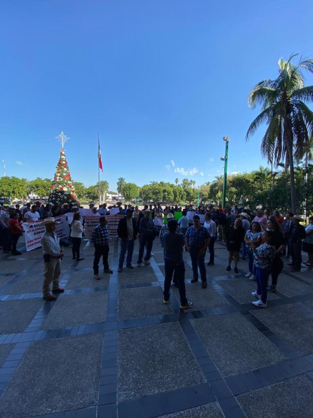 Protesta. Ahora en Sinaloa, ejidatarios de San Ignacio salieron a las calles a decir que están en contra de que la Federación decrete Zona Natural Protegida a ese municipio y a San Dimas en Durango.
