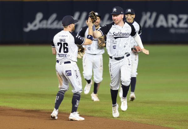Sultanes de Monterrey y Naranjeros de Hermosillo dividieron honores en una intensa doble cartelera disputada para definir la serie; el primer juego del compromiso se inclinó para la tropa hermosillense por pizarra de 7-3, mientras que, el segundo duelo fue para los regiomontanos por score de 8-2.