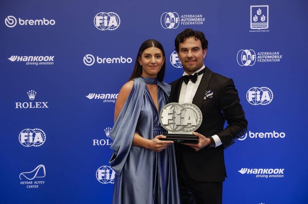 Especial. El tapatío, quien estuvo acompañado por su esposa Carola, además de recibir su premio recibió una mención especial por parte de Fernando Alonso.