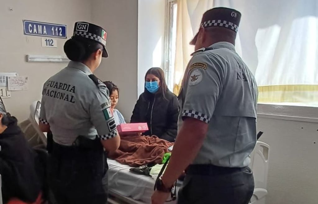 Elementos de la Guardia Nacional entregan regalos a niños del Materno ...