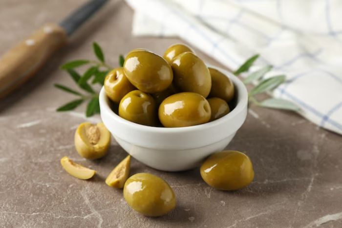 La razón por la que expertos recomiendan comer aceitunas