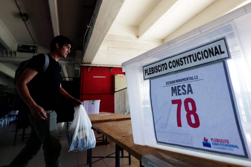 La actual Carta Magna está vigente desde la dictadura (1973-1990), pero ha sido reformada decenas de veces en democracia. (ELVIS GONZÁLEZ / EFE)