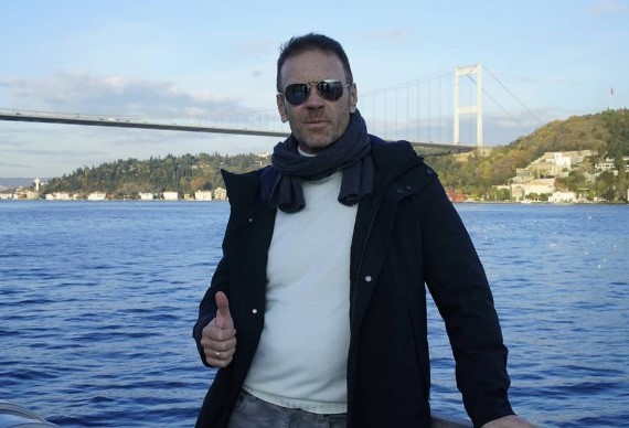 Hace pocas horas, la plataforma Netflix anunció el lanzamiento de 'Supersex', una serie de siete episodios inspirada en la vida de la superestrella del Salón de la Fama de AVN (los Oscar porno), Rocco Siffredi.