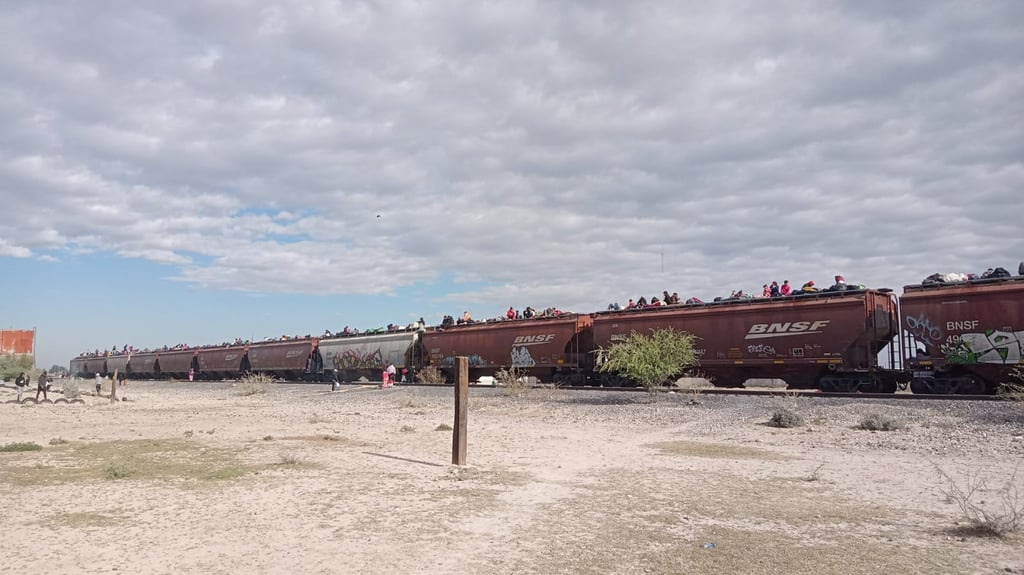 Las autoridades del municipio de Mapimí no han tenido ningún acercamiento con los migrantes para conocer su condición o brindar el apoyo a las personas más vulnerables. (EL SIGLO DE DURANGO)