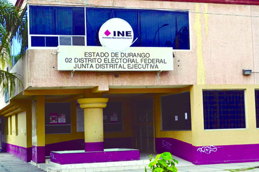 Problema. Para facilitar el trámite, el INE amplió sus horarios, sin embargo la respuesta por parte de los ciudadanosha sido baja.