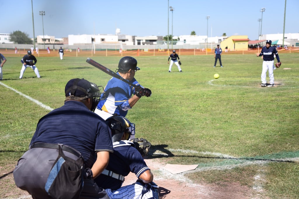 La Liga de softbol de veteranos está destinada a jugadores mayores de 45 años; mañana viernes será la junta previa. (ARCHIVO)