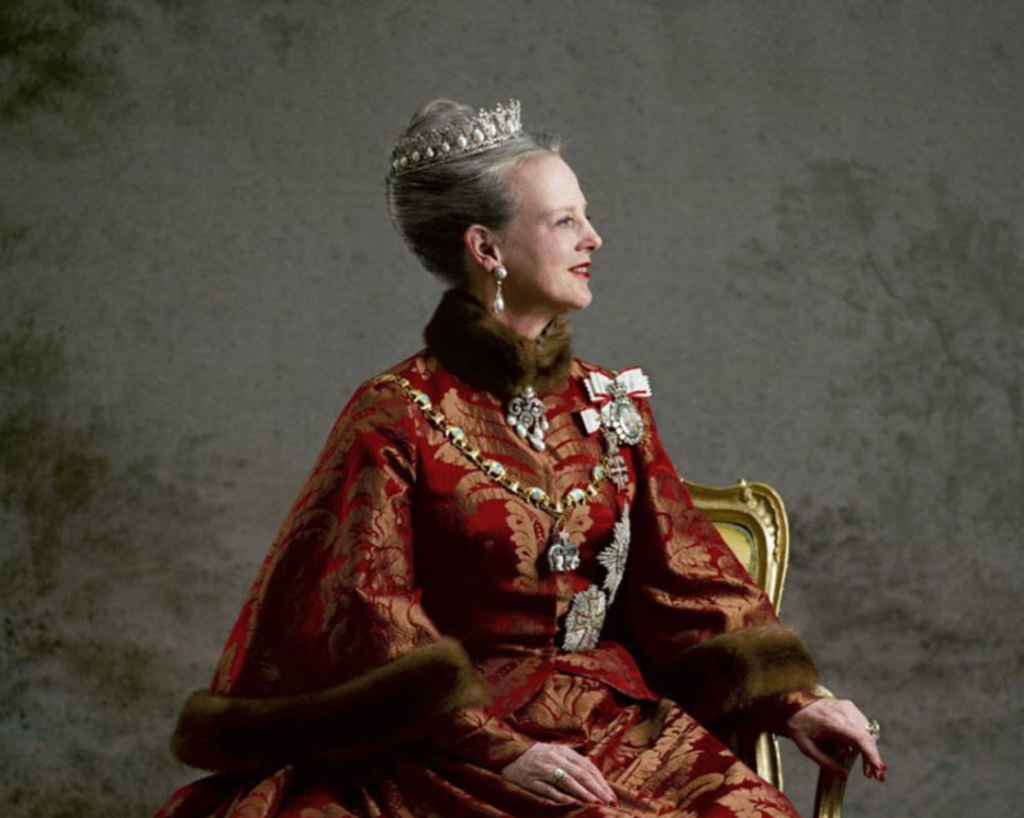 Tanto en Dinamarca como en las otras monarquías nórdicas no hay tradición de abdicar, y lo habitual es que los monarcas agoten su mandato hasta la muerte. (X)