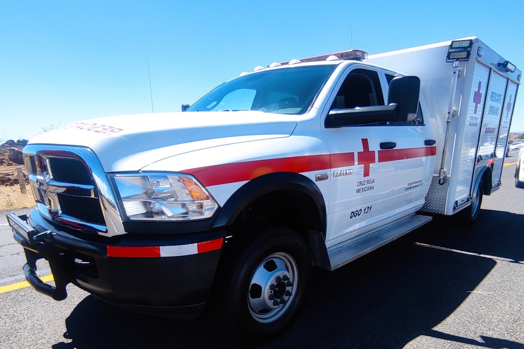 Biker se debate entre la vida y la muerte tras caer a un barranco en la libre Durango-Mazatlán