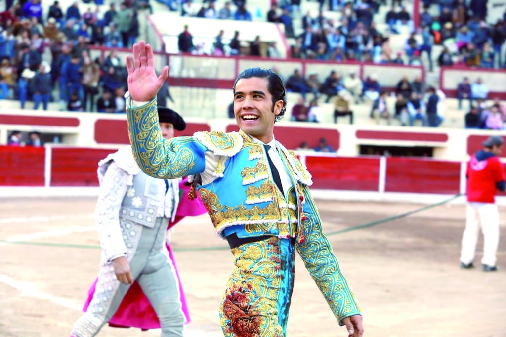 Triunfador. Diego San Román salió a hombros de la Plaza de Toros Alejandra, donde cortó 4 orejas y un rabo.