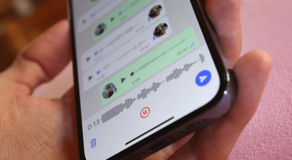 Así puedes enviar 'audios bomba' en WhatsApp