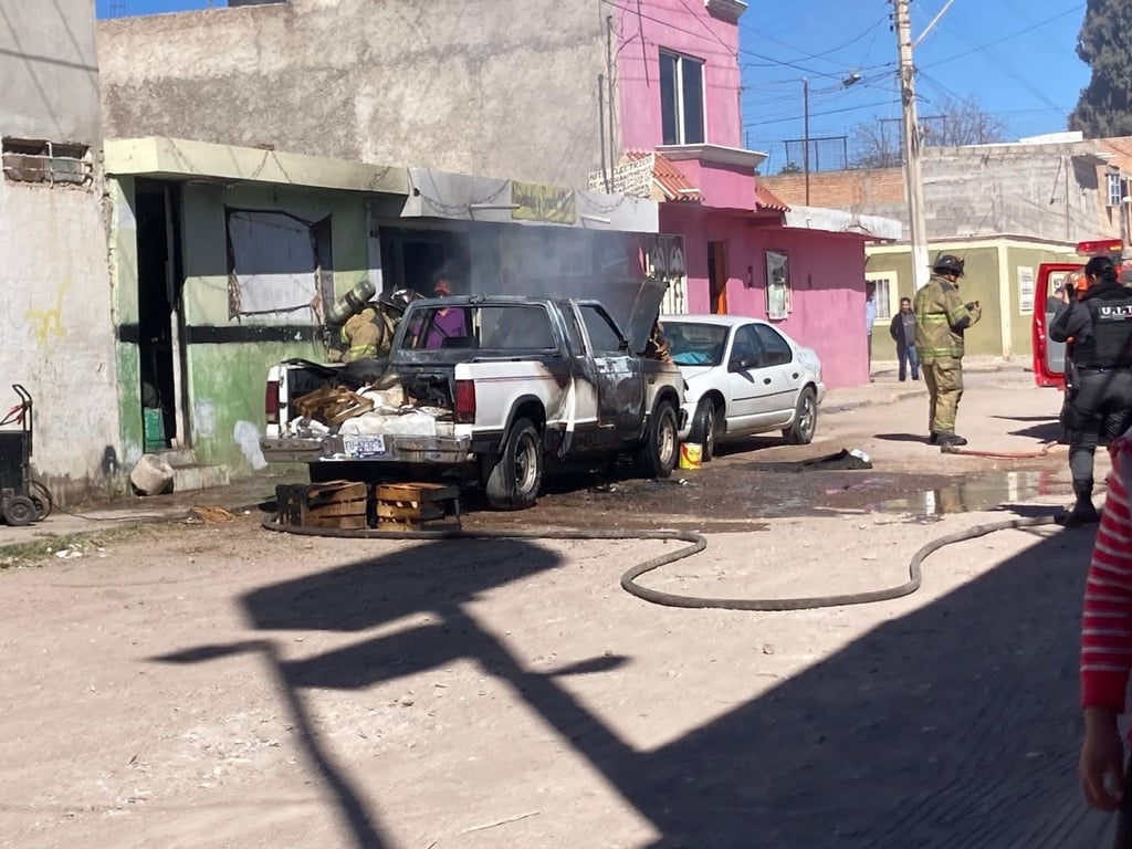 Se incendió un par de vehículos en Durango capital
