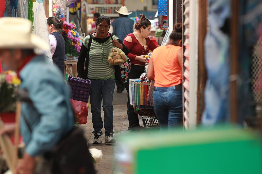 Costo. Los productos de la canasta básica subieron bastante a lo largo del año, lo que se percibió sobre todo por quienes tienen que comprar los alimentos necesarios en las familias. 