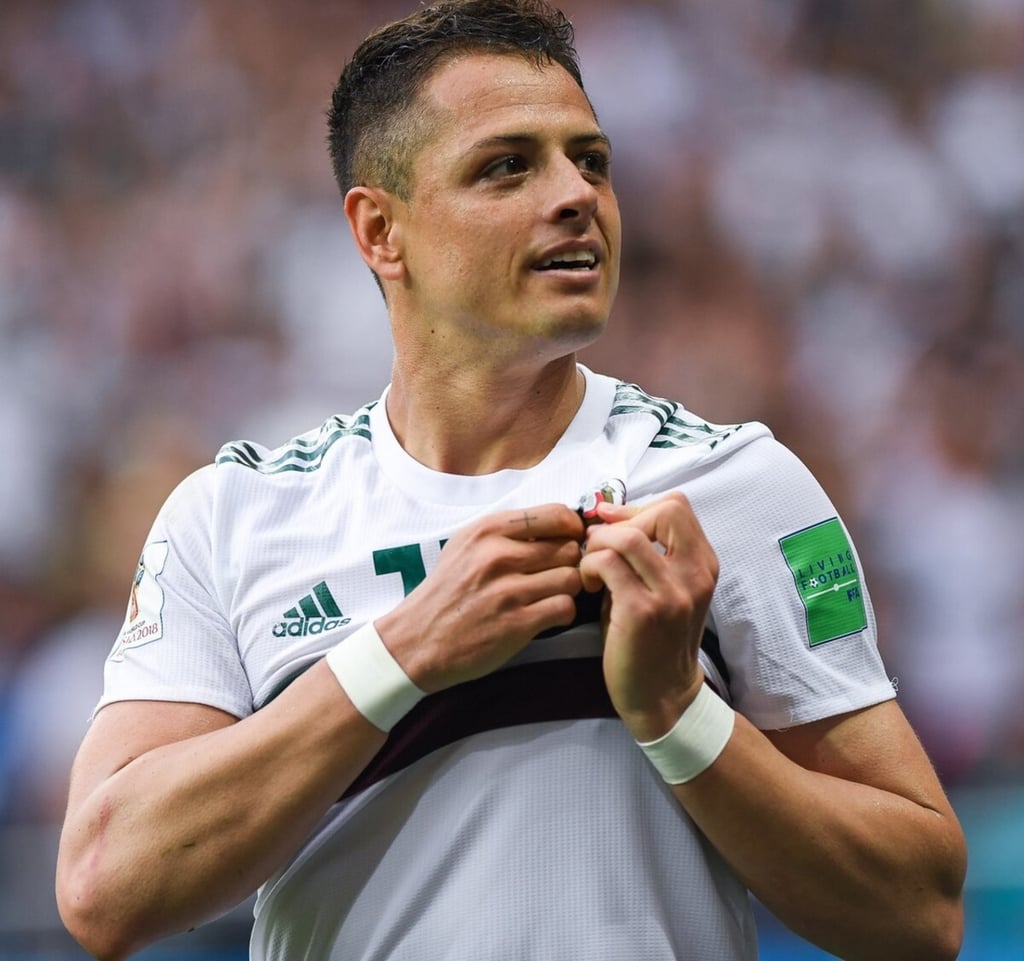 Cerca. La llegada de Javier Hernández a las Chivas es cuestión de tiempo, pues su representante ya arribó a Guadalajara para cerrar la contratación del delantero.