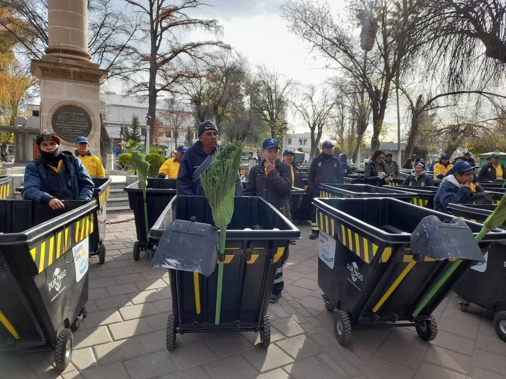 Apoyo. Personal de Barrido Manual cuenta con nuevos carritos.