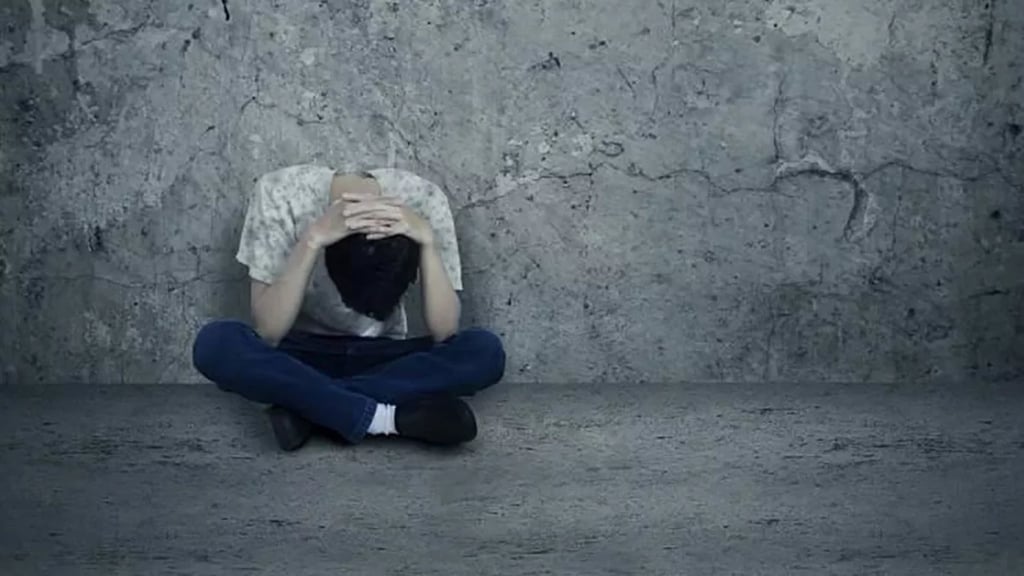 Adolescentes. Es necesario que los padres de familia no dejen pasar nada raro en el comportamiento de sus hijos adolescentes y en los  niños, podría ser depresión.