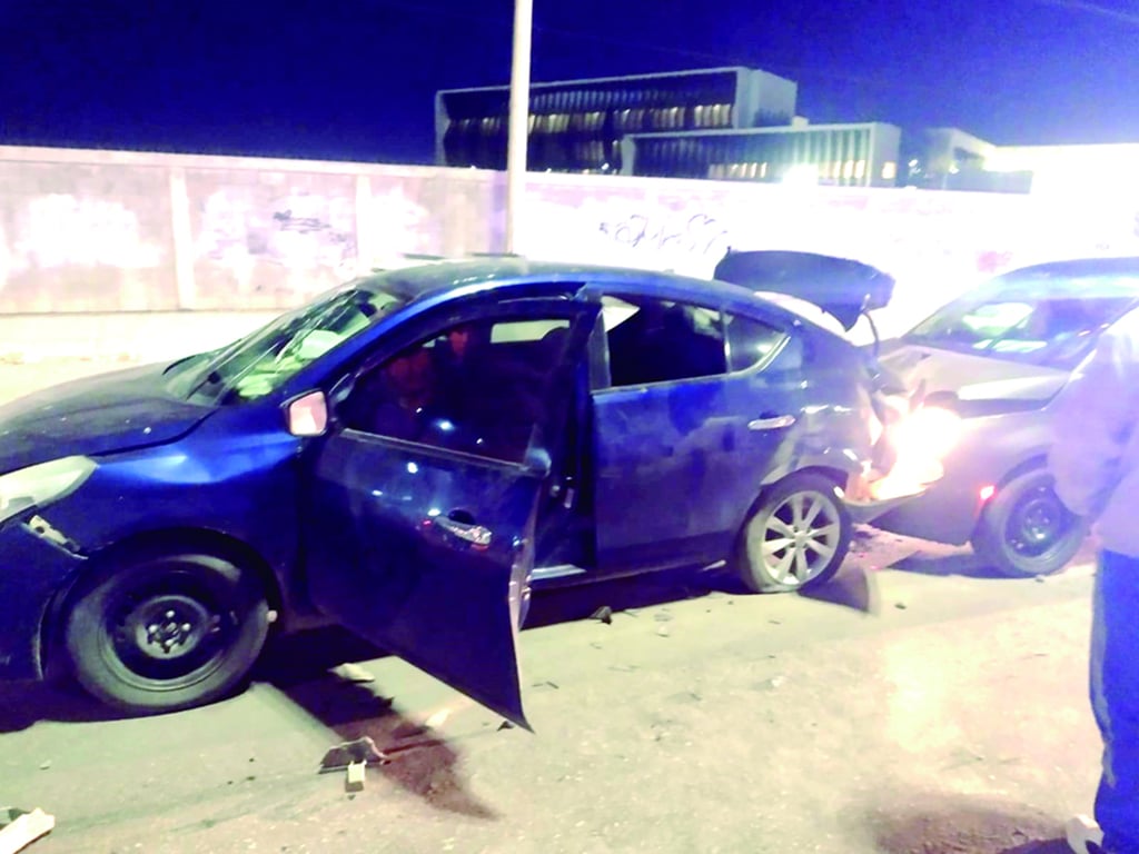 Los vehículos involucrados en el accidente terminaron con daños materiales de consideración.