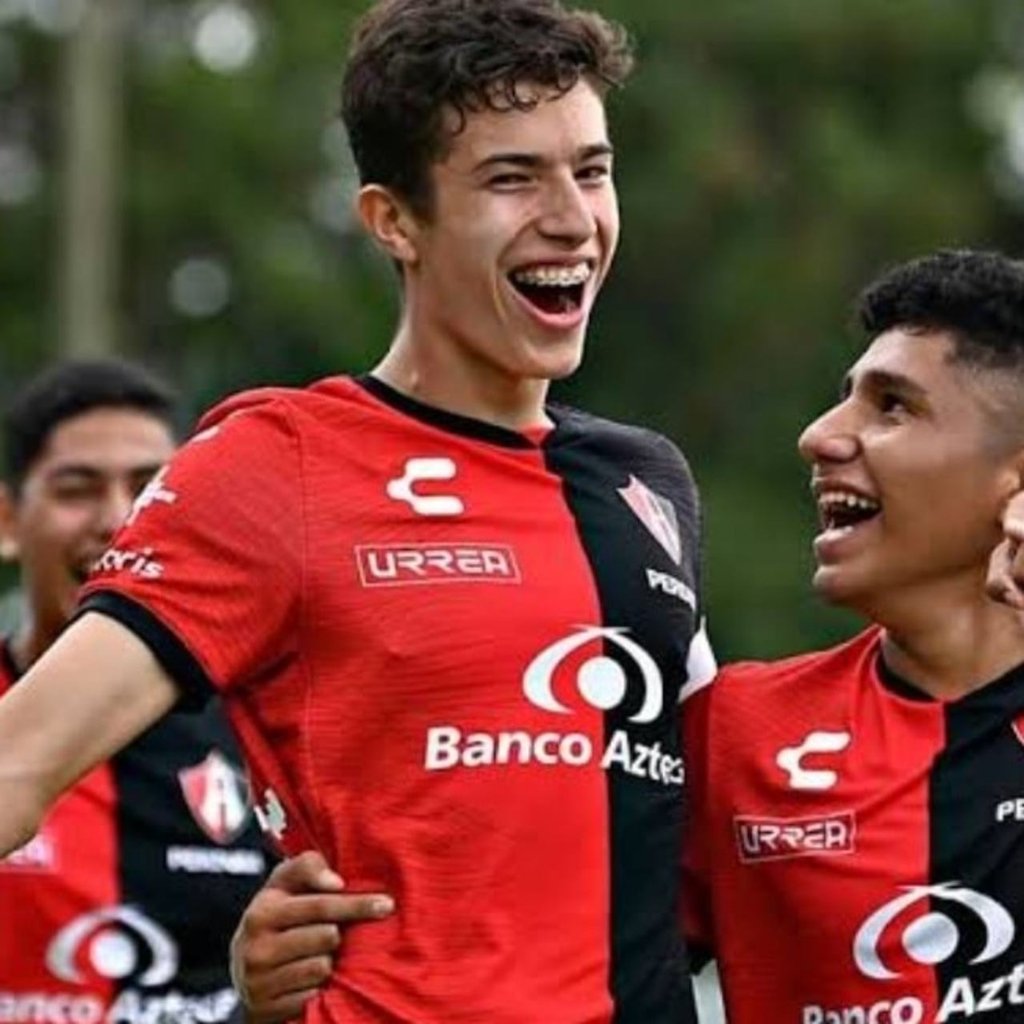 Debut. El duranguense Víctor Hugo Ríos debutó con el Atlas ante el Necaxa.