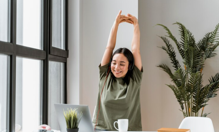 Cómo mejorar la postura estática en home office con 3 ejercicios