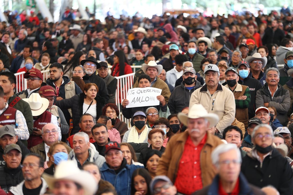 Penúltima visita de AMLO: Entre felicitaciones y abucheos