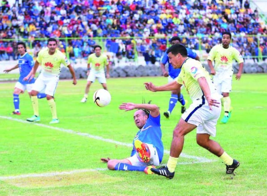 Invitación. El mediocampista Andrés Chitiva hizo la invitación a la afición duranguense para asistir al Juego de Leyendas del América vs Durango.