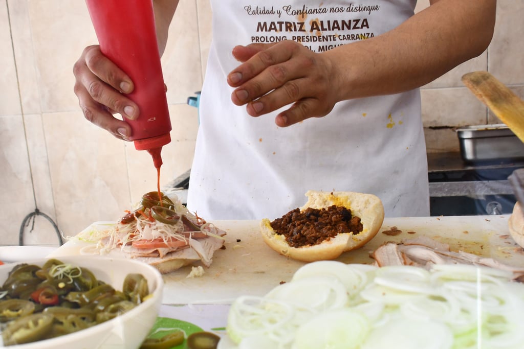 Loncherías de Torreón han visto mermada su utilidad debido a los incrementos en tomate, cebolla y el pan francés.