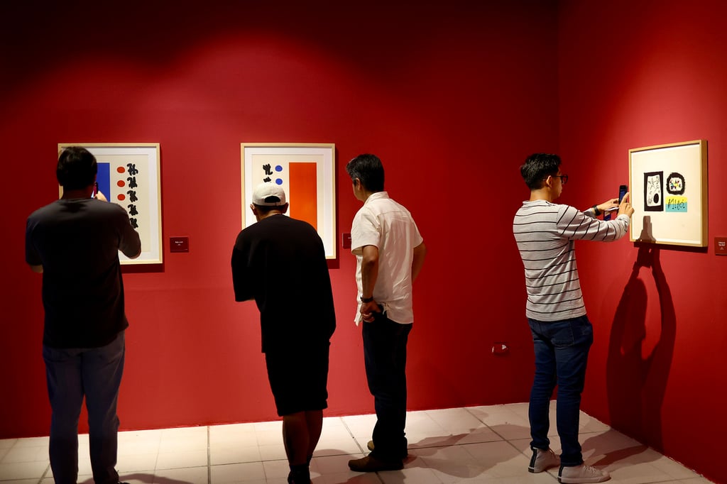Enfoque. La muestra del también escultor, grabador y ceramista, denominada 'Miró. Mística y vanguardia', pretende que el público comprenda a uno de los grandes creadores plásticos del siglo XX, quien nació en Barcelona en 1893 y murió en Palma de Mallorca en 1983.