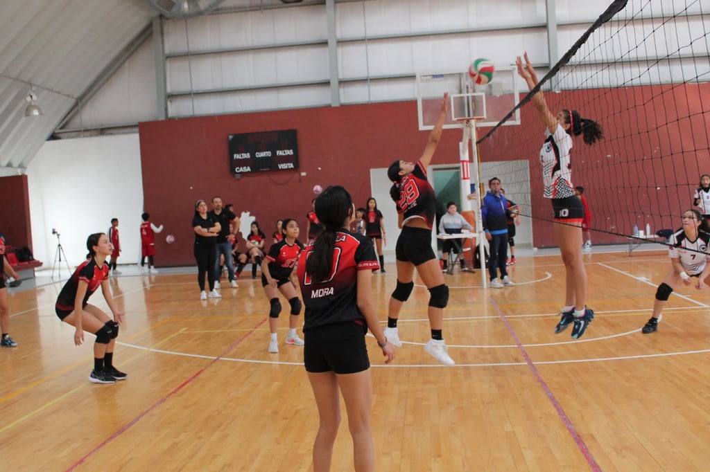 Vibrantes confrontaciones se vivieron en la duela del Multideportivo Oriente de Torreón. (Cortesía IMD Torreón)