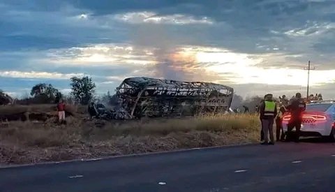 Van 22 muertos por 'camionazo' en la Mazatlán-Culiacán
