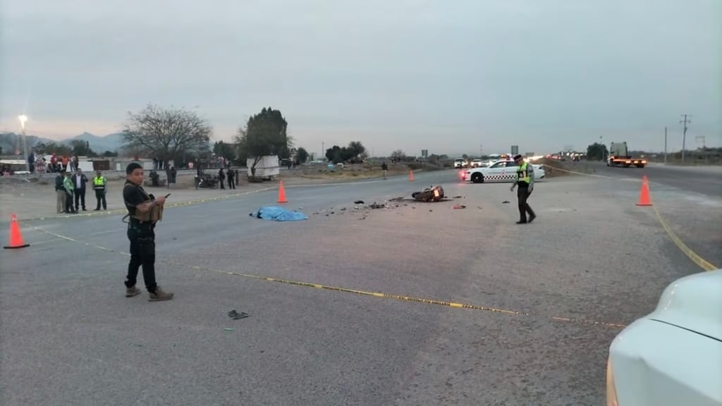 Detalles. Un varón de 39 años de edad que circulaba en una motocicleta perdió la vida al ser atropellado por un tráiler en la carretera Gómez-Jiménez.