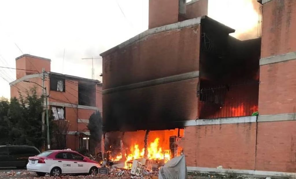 Explosión por acumulación de gas en departamentos del Estado de México deja un muerto