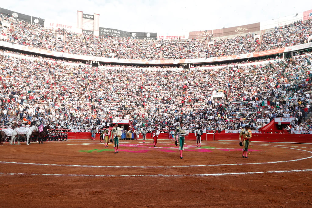 Reapertura. Una jueza federal ordenó suspender de inmediato las corridas de toros en la Plaza México, que apenas se reanudaron el fin de semana pasado.