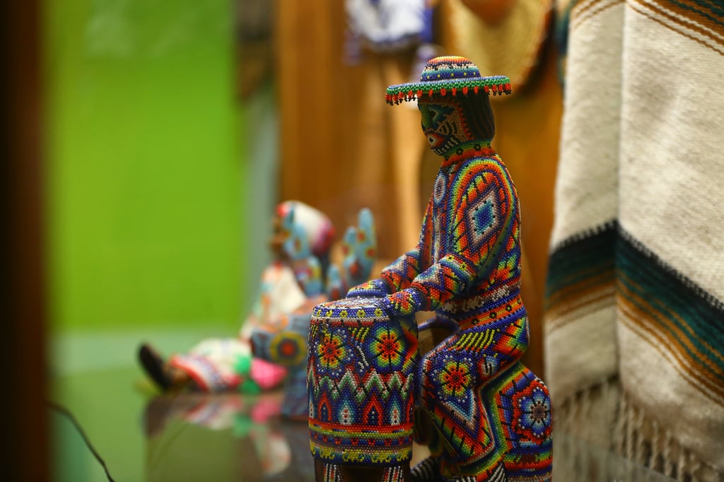 Participantes. Los artesanos podrán participar con una pieza única que cumpla con ciertas técnicas y diseños, lo cual varía según la categoría.