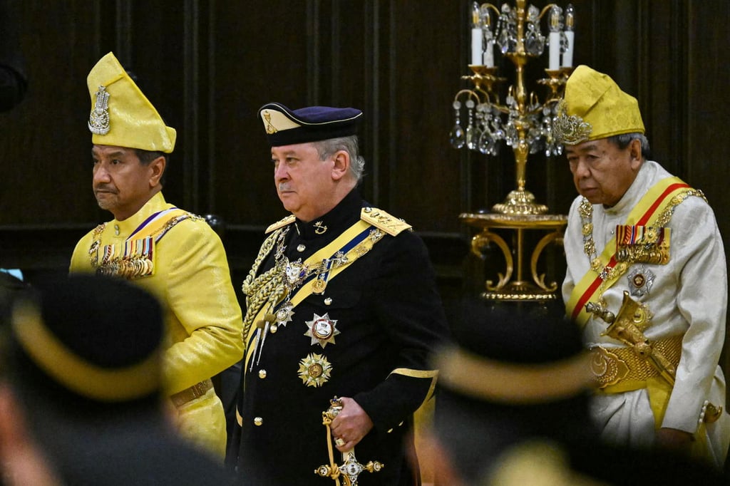 Representante. El rey es visto por los musulmanes del país como el patriarca de la etnia malaya, y referente para las minorías chinas, indias y aborígenes.