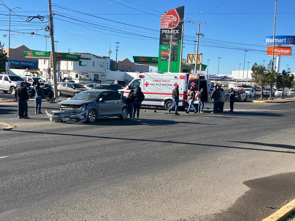 Aparatoso Choque En Bulevar Francisco Villa Deja Cuatro Personas Lesionadas 4889