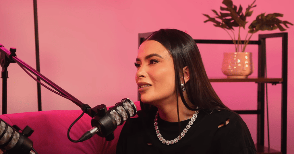 'Lo terminé', Dania Méndez se queja de que un ex no le regaló un IPhone Pro Max