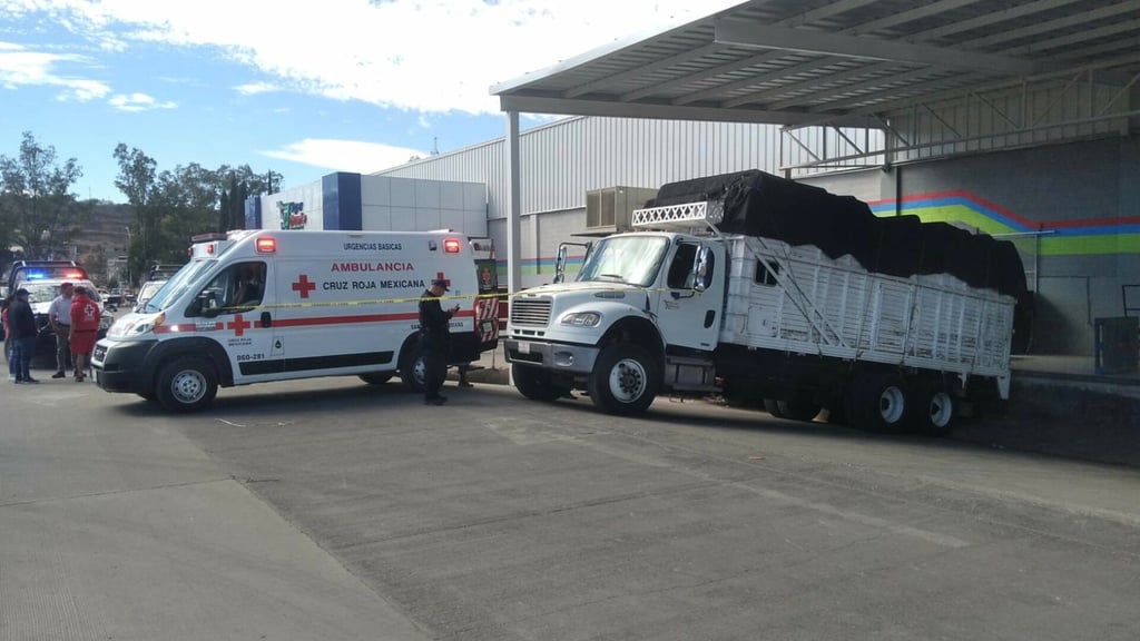 Hombre murió aplastado por camión de carga en tienda de Santiago Papasquiaro