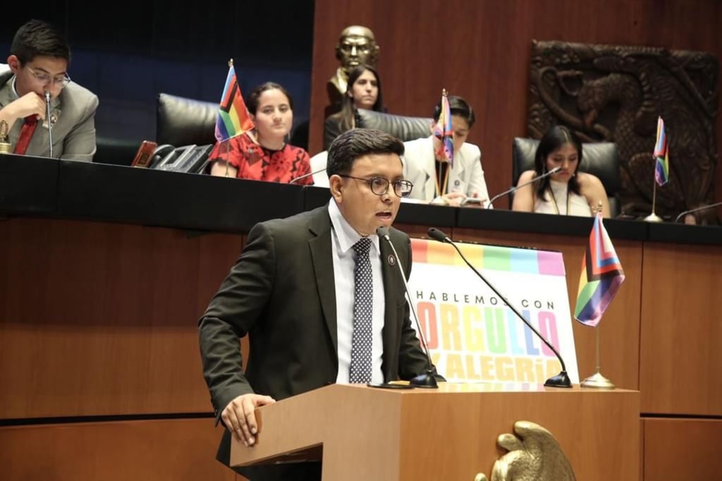 Postura. Integrantes de la comunidad LGBTI denuncian que el Parlamento Juvenil se canceló injustificadamente por parte del Congreso del Estado. 