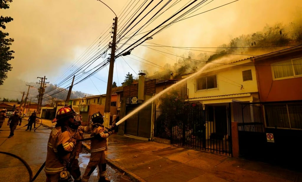 Chile extingue incendios en Valparaíso, el temor persiste
