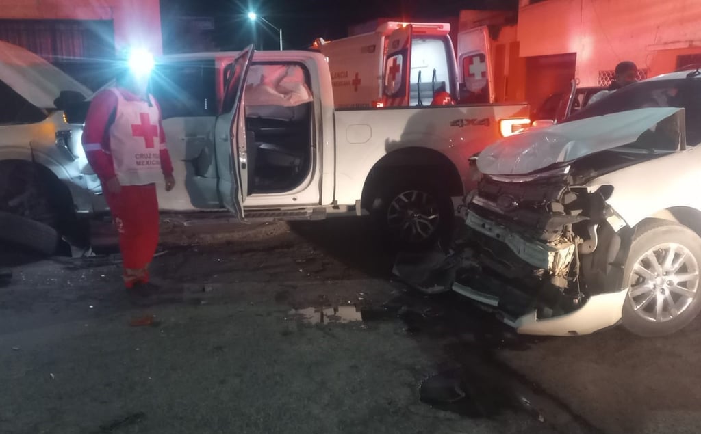 Choque en prolongación Pino Suárez deja cuatro personas lesionadas