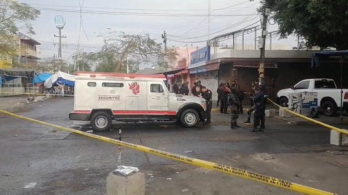 Asesinan a 2 custodios de camioneta de valores durante asalto en Guadalajara