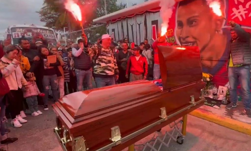 VIDEO: Familiares, amigos y fanáticos dan último adiós al 'Puma' Chávez en Veracruz