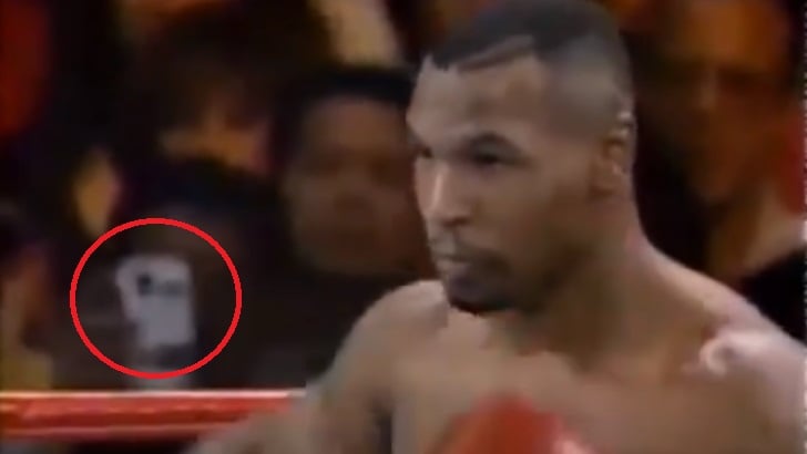 Mike Tyson peleando en 1995 (CAPTURA)