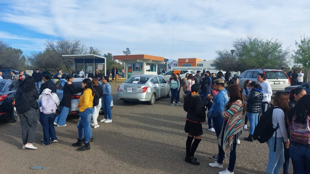 Alumnos de la UPD cerraron el plantel y bulevar